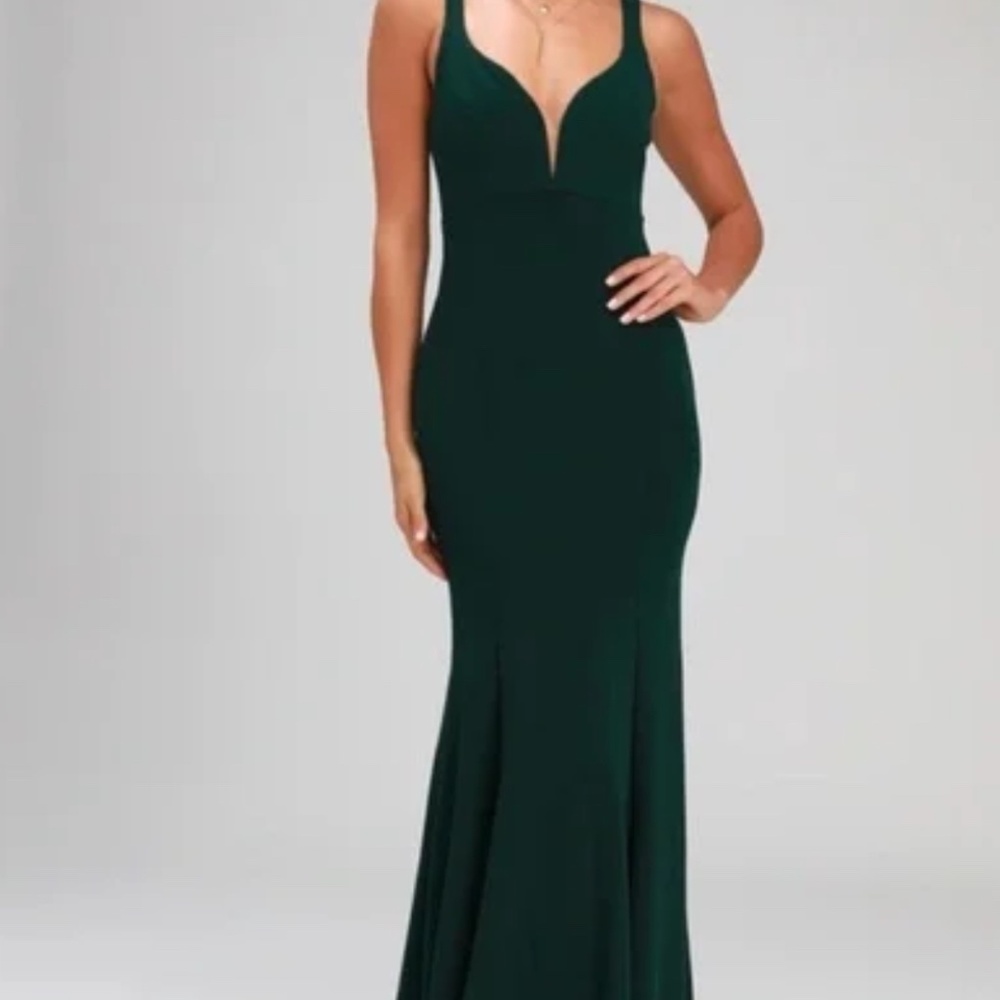 Beautiful Emerald Green Lulus Holiday Full Length/Maxi Gown Size Small